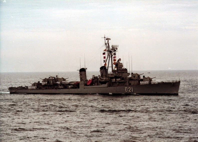 Tàu có biên chế đầu đủ 329 sĩ quan và thủy thủ đoàn. Hỏa lực chính trên tàu bao gồm 5 khẩu pháo cỡ 127 mm. Nguồn ảnh: Pinterest.