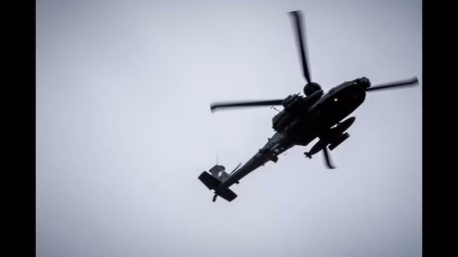 Không thể thiếu trong cuộc duyệt binh đó là sự tham gia của các trực thăng Apache. Đây là loại trực thăng tấn công hiện đại nhất mà Hy Lạp hiện đang sở hữu. Nguồn ảnh: Sina.