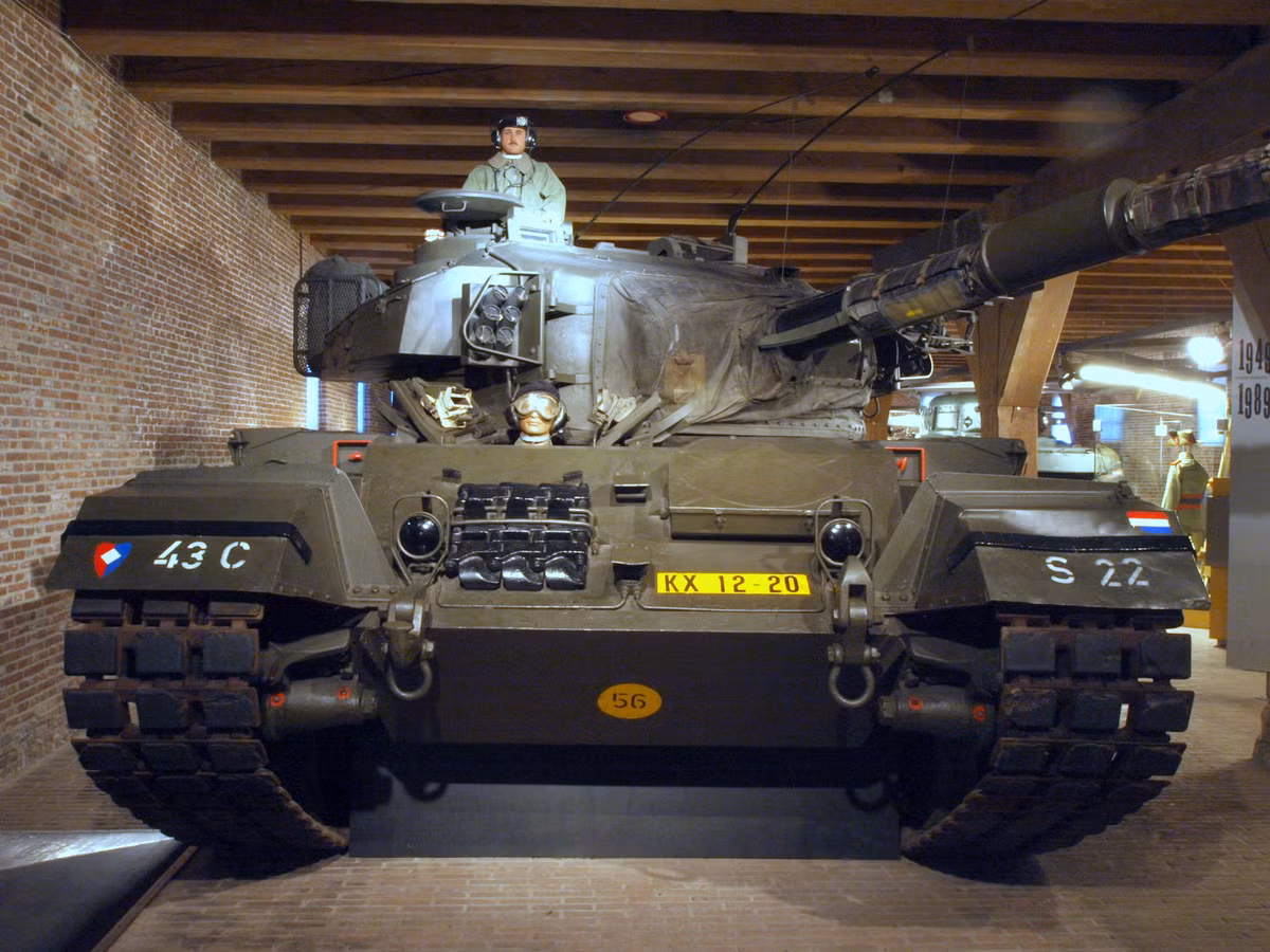 Trong Chiến tranh Việt Nam, loại xe tăng này có dự trữ đạn pháo 105 mm là 62 viên. Khẩu súng máy đồng trục có cỡ nòng 12,7 mm có dự trữ đạn 4000 viên. Nguồn ảnh: Australiawarmemorial.