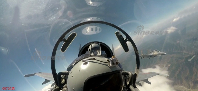 Chiến đấu cơ này được trang bị dòng động cơ nội đia loại WS-10A do Trung Quốc tự thiết kế và sản xuất với khả năng tạo ra lực đẩy đốt sau tối đa khoảng 135 kN, cho phép máy bay cất cánh được với trọng lượng tối đa khoảng 35 tấn. Nguồn ảnh: Sina.