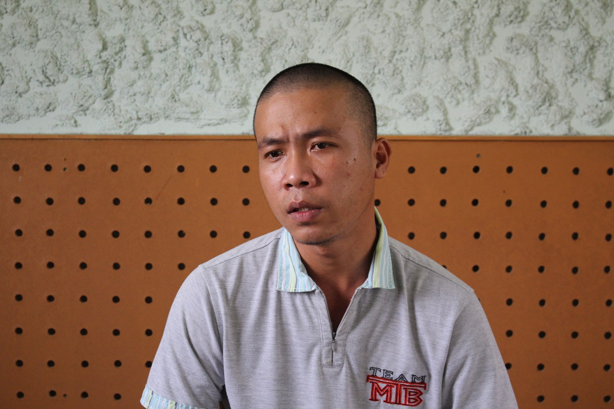 Đối tượng Huỳnh Hắc Nguyên tại trụ sở công an.