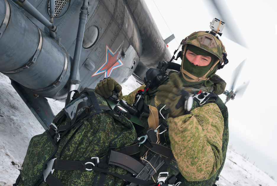 Quân đội Nga và Belarus được trang bị cực kỳ đầy đủ với quần áo giữ nhiệt để họ có thể chịu đựng được cái lạnh âm hàng chục độ C. Nguồn ảnh: Milru.