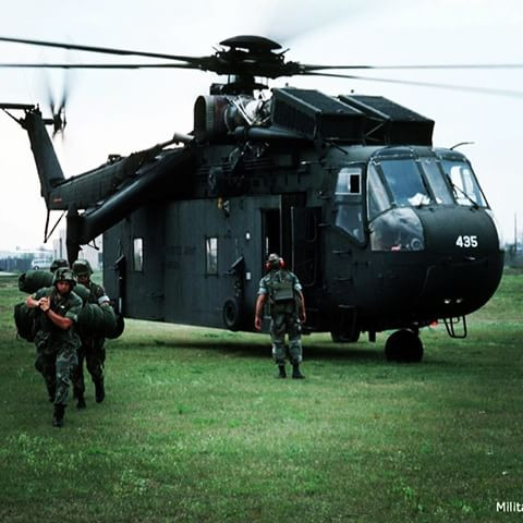 Tuy đã về hưu, những kỷ lục của CH-54 vẫn trụ vững dù nó đã ra đời cách đây hơn 60 năm. Cụ thể, hiện tại CH-54 vẫn giữ kỷ lục là loại trực thăng bay cao nhất thế giới (11 km) và là trực thăng có tốc độ leo nhanh nhất thế giới ở tầm cao 3, 6 và 9 km. Nguồn ảnh: Military.