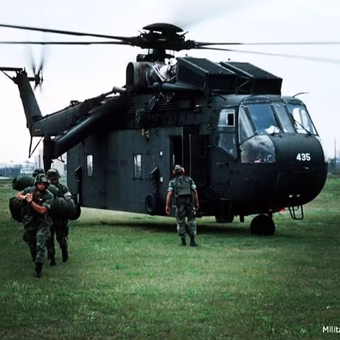 Tuy đã về hưu, những kỷ lục của CH-54 vẫn trụ vững dù nó đã ra đời cách đây hơn 60 năm. Cụ thể, hiện tại CH-54 vẫn giữ kỷ lục là loại trực thăng bay cao nhất thế giới (11 km) và là trực thăng có tốc độ leo nhanh nhất thế giới ở tầm cao 3, 6 và 9 km. Nguồn ảnh: Military.