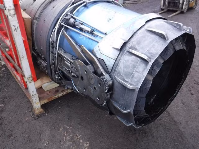 Là loại động cơ tua-bin, khối động cơ này có chiều dài 3600mm, đường kính rộng nhất 720mm và có trọng lượng khô là 976 kg. Nguồn ảnh: Sina.