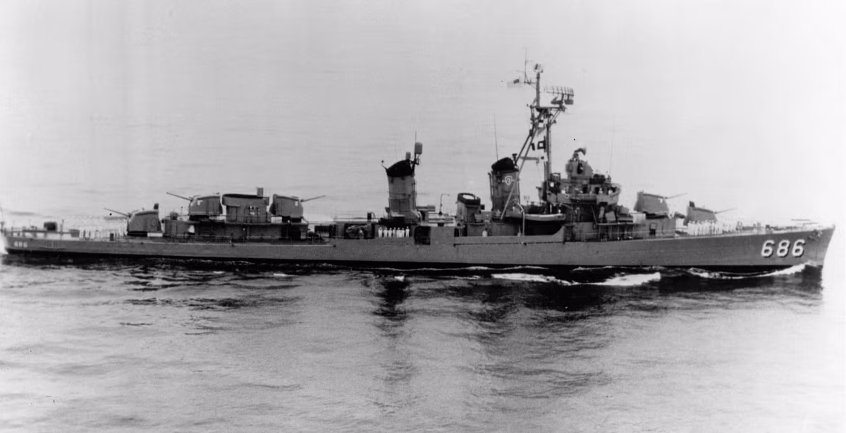 Thực tế, loại khu trục hạm lớp Fletcher được đánh giá là phù hợp hoạt động ở vùng biển Thái Bình Dương hơn là ở vùng biển Đại Tây Dương. Trong suốt chiến tranh, 175 khu trục hạm loại này đã nhấn chìm tổng cộng 29 tàu ngầm của Nhật. Nguồn ảnh: Pinterest.