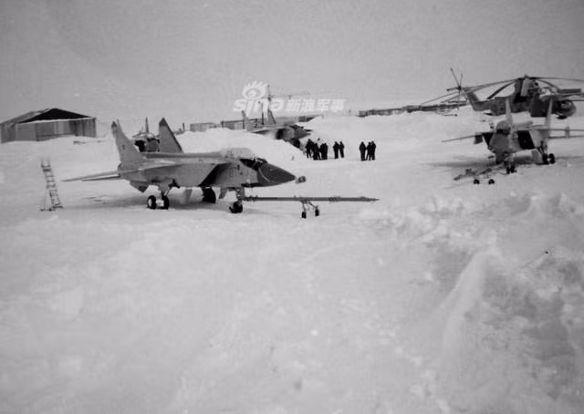 Cho dù máy bay không bị chôn vùi thì đường băng cũng không còn để cất cánh. Nguồn ảnh: Sina.