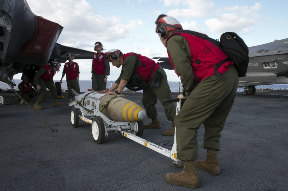 Tối đa, một phi cơ F-35B có thể mang theo được hai quả bom JDAM lGBU-32 hoặc lên tới 6 quả bom GBU-38 trong một phi vụ. Nguồn ảnh: USNavy.