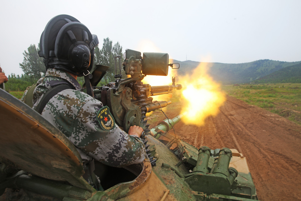 Type 59 là loại xe tăng chủ lực chiến trường do Trung Quốc sản xuất dựa trên phiên bản gốc là xe tăng chủ lực chiến trường T-54/55 do Liên Xô sản xuất. Chiếc xe tăng có tuổi đời gần 70 này hiện tại vẫn còn hoạt động ở rất nhiều quốc gia trên thế giới, trong đó có cả Việt Nam. Nguồn ảnh: Englishmil.