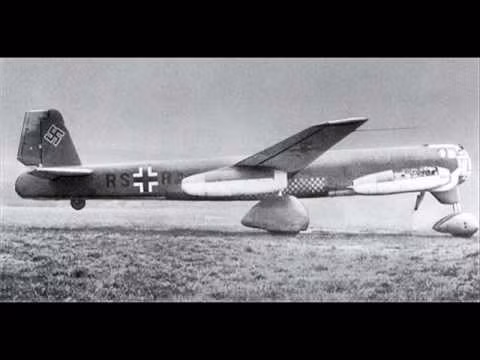Được trang bị 4 động cơ phản lực Junkers Jumo 004, kiểu thiết kế cánh ngược này đã vượt trước thời đại không chỉ về kiểu dáng thiết kế mà còn vượt trước cả về khả năng ứng dụng động cơ phản lực vào việc chế tạo máy bay ném bom. Nguồn ảnh: Tube.