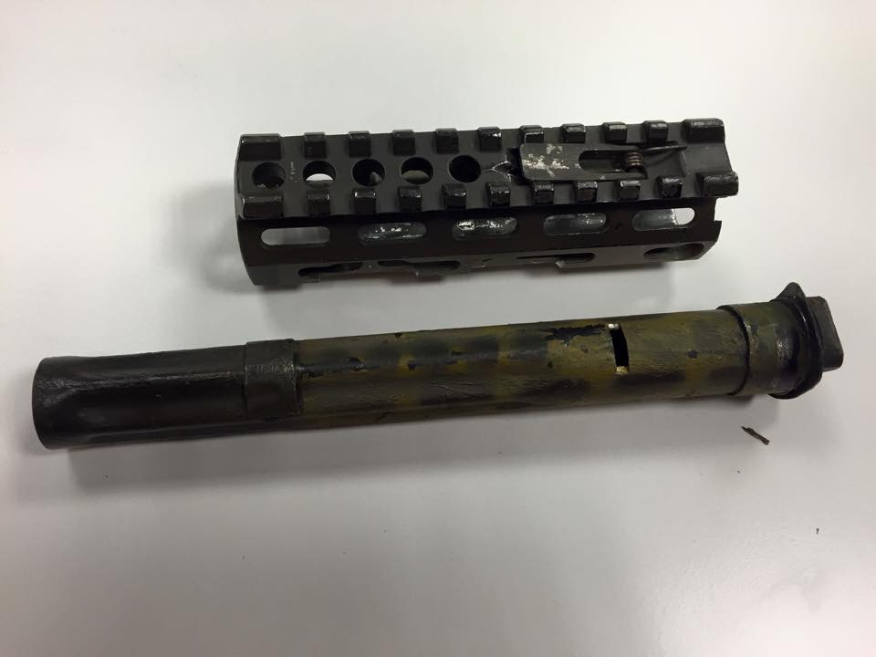 Ốp tay kết hợp khe cắm KeyMod và cụm ống trích khí trên của biến thể AK-74M. Nguồn ảnh: Larry Vickers.