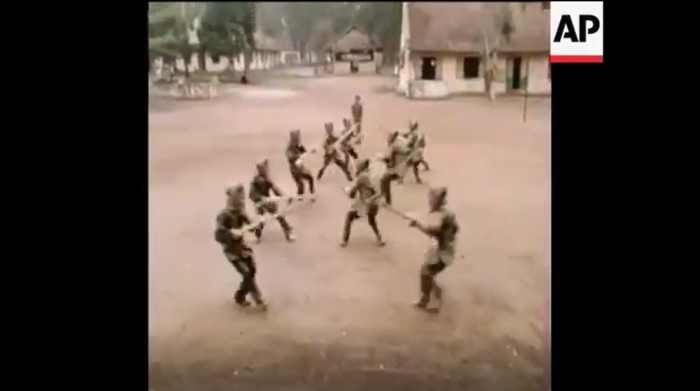 Các bài huấn luyện cận chiến được đào tạo rất bài bản cho bộ đội ta thời điểm này. Nguồn ảnh: AP.