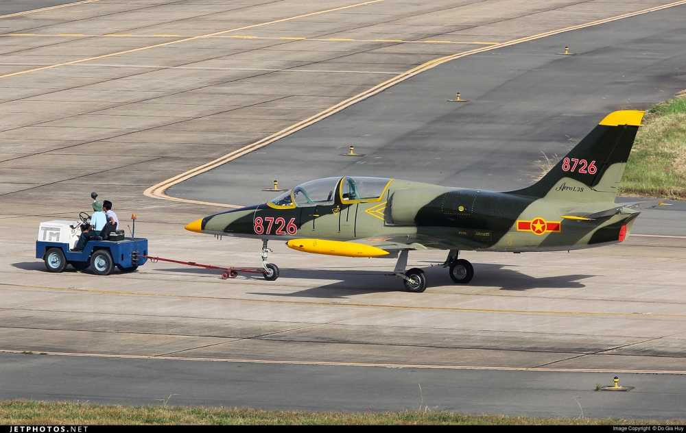 L-39 Albatros có trọng lượng rỗng là 3455 kg và trọng lượng cất cánh tối đa khi đầy tải là 4700 kg. Máy bay được trang bị một động cơ Ivchenko AI-25TL tua-bin. Nguồn ảnh: Jetphoto.