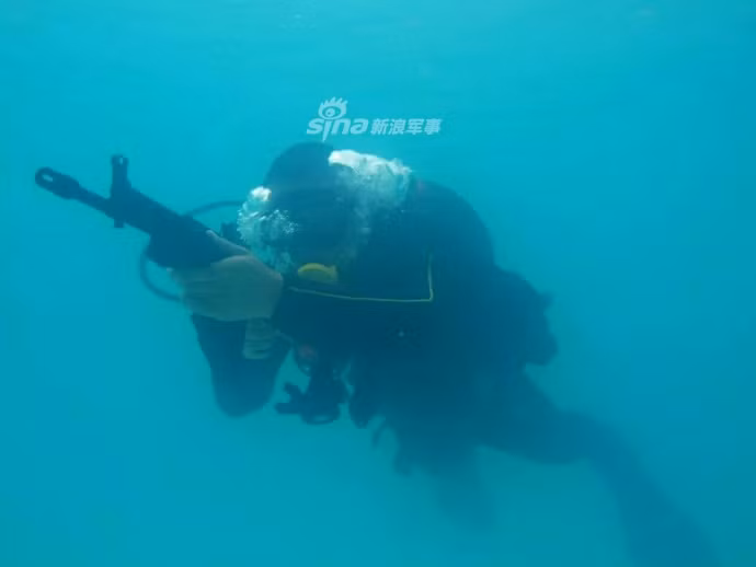 Kể từ sau khi tiến hành hiện đại hóa quân đội, từ bỏ các học thuyết quân sự lỗi thời, Quân đội Trung Quốc đã vươn lên như một thế lực mới trên thế giới. Nguồn ảnh: Sina.