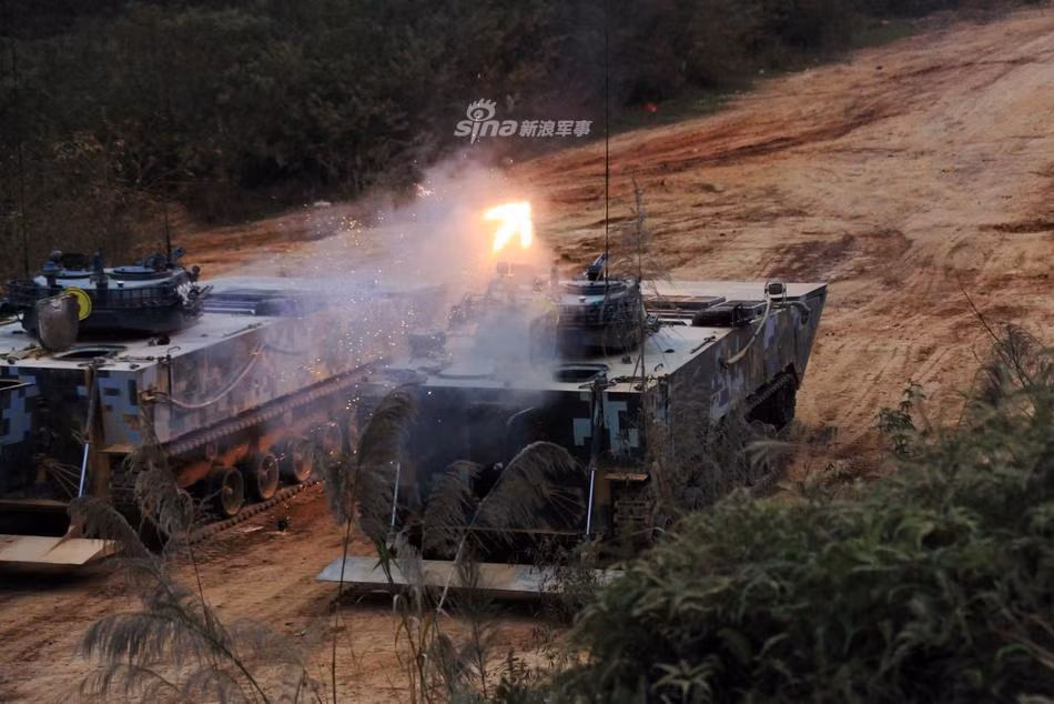 Đây là loại thiết giáp ZBD-05 được Trung Quốc nghiên cứu và chế tạo hoàn toàn trong nước và được trang bị thay thế cho các thiết giáp lưỡng cư Type 63A đời cũ. Nguồn ảnh: Sina.