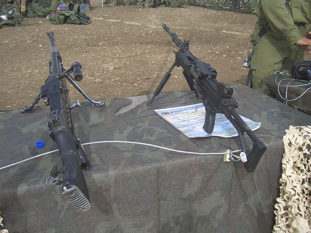 Tùy theo từng chế độ bắn mà tốc độ bắn của NG-7 có thể đạt từ 600 tới 750 viên mỗi phút. Tầm bắn hiệu quả của khẩu súng máy này là từ 300 tới 1000 mét. Tuy nhiên ở khoảng cách trên 300 mét, xạ thủ cần được trang bị kính ngắm để đảm bảo được độ chính xác. Nguồn ảnh: Wiki.