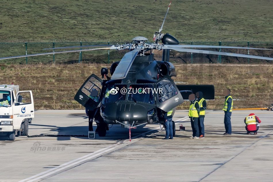 Theo các chuyên gia quân sự đánh giá, khi so sánh giữa Z-20 và trực thăng Black Hawk của Mỹ vẫn có một số điểm khác biệt nhất định tuy vậy về tổng thể chúng gần như tương đồng. Bên cạnh đó, Trung Quốc cũng tiến hành khắc phục một số điểm yếu trên thiết kế của UH-60 khi sử dụng trên Z-20. Nguồn ảnh: QQ.