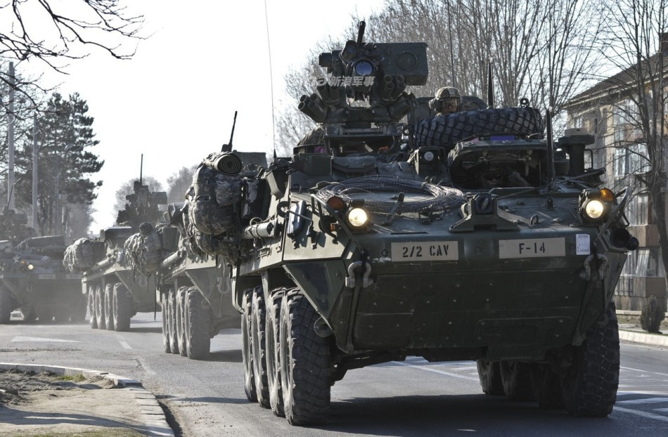 Mọi phiên bản Stryker đều được bọc thép dày tối đa ở mặt trước là 14,5 mm, điều này có nghĩa là hỏa lực chống tăng bộ binh như súng chống tăng RPG hay các loại mìn, thậm chí là súng trường chống tăng đều có khả năng đục thủng chiếc xe tăng này. Nguồn ảnh: Sina.