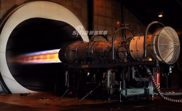 Động cơ của chiến đấu cơ F-15E của Không quân Mỹ được thử nghiệm khả năng khi hoạt động tối đa công suất trong hầm gió. Nguồn ảnh: Sina.