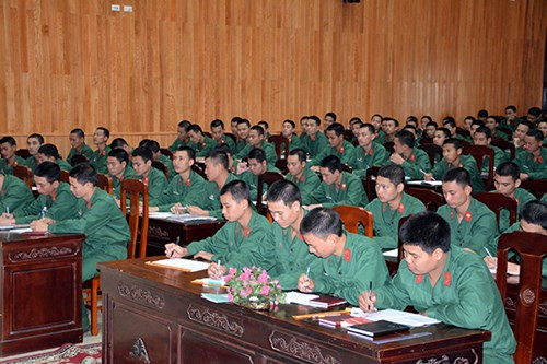 Học tập chính trị.