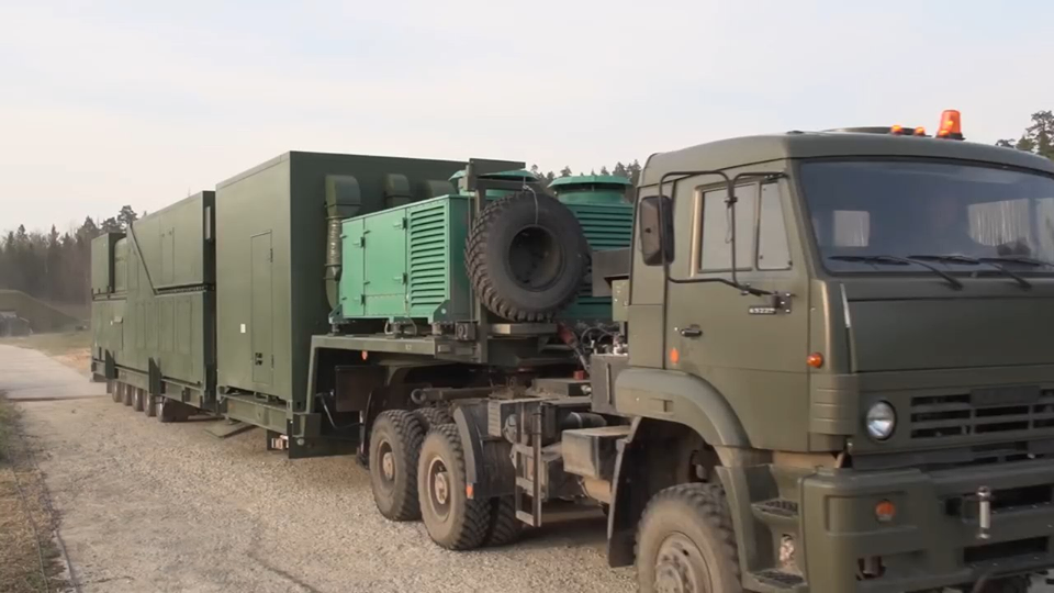 Không những vậy hệ thống vũ khí laser mới của Nga lại được đặt trên một nền tảng di động có vẻ như là khung gầm xe tải đặc chủng tương tự như các tổ hợp tên lửa đạn đạo di động của nước. Nguồn ảnh: Russia.