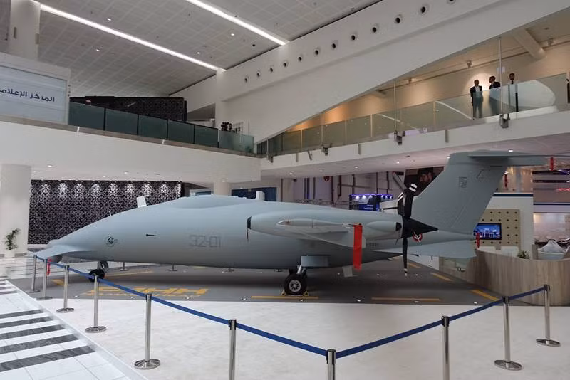 Triển lãm thiết bị bay không người lái hiện tại đang diễn ra tại Abu Dhabi, Các Tiểu Vương Quốc Ả Rập Thống Nhất hiện đang diễn ra với sự tham gia của một loạt các loại thiết bị bay không người lái của các hãng sản xuất đến từ khắp thế giới. Nguồn ảnh: Sina.