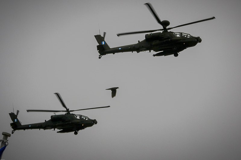 Hiện tại trong biên chế của Quân đội Hy Lạp đang có 19 chiếc trực thăng Apache phiên bản AH-64A+ và 9 chiếc Apache phiên bản AH-64DHA. Nguồn ảnh: Sina.