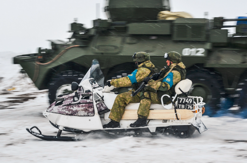 Binh lính Nga và Belarus còn được trang bị cả xe trượt tuyết đặc chủng dành cho quân đội. Nguồn ảnh: Milru.