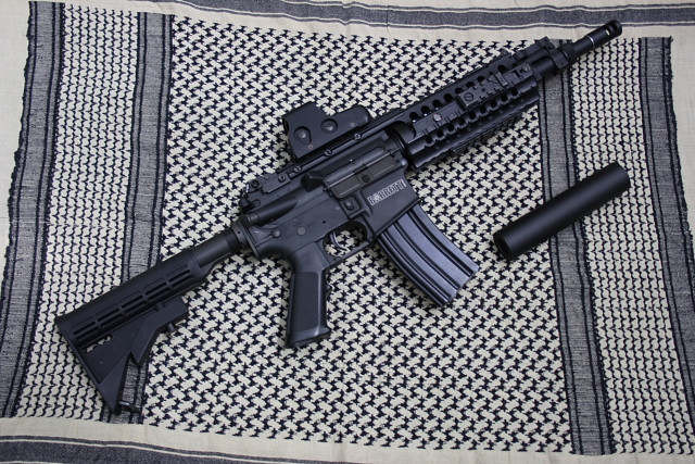 Gia tốc đầu đạn của khẩu súng này thậm chí còn vượt trội hơn so với khẩu AK-47. Cụ thể, viên đạn bắn đi từ khẩu súng trường tấn công M468 có gia tốc lên tới 810 mét, cho nó khả năng bắn chính xác ở khoảng cách lên tới tối đa 500 mét. Nguồn ảnh: Equ.