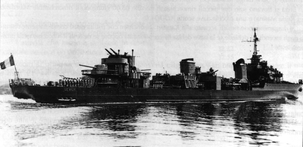 Tầm hoạt động của khu trục hạm Fantasque vào khoảng 1200 km ở tốc độ 34 hải lý/giờ tương đương với 63 km/h. Ở tốc độ 17 hải lý trên giờ, tàu mở rộng được tầm hoạt động lên tới 12.200 km/h. Nguồn ảnh: WWII.