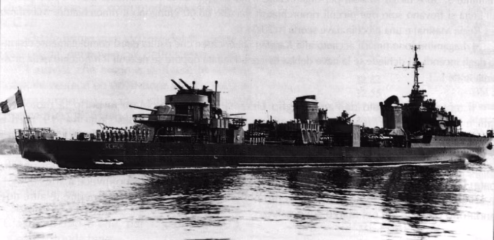 Tầm hoạt động của khu trục hạm Fantasque vào khoảng 1200 km ở tốc độ 34 hải lý/giờ tương đương với 63 km/h. Ở tốc độ 17 hải lý trên giờ, tàu mở rộng được tầm hoạt động lên tới 12.200 km/h. Nguồn ảnh: WWII.