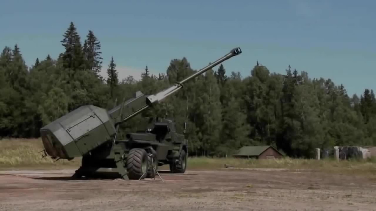 Archer có trọng lượng 30 tấn, sử dụng hệ thống kéo như một chiếc xe tải hạng nặng. Khẩu pháo này được trang bị một pháo chính loại FH 77 cỡ nòng 155mm. Nguồn ảnh: Coub.