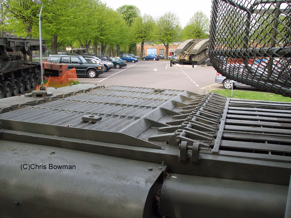 Bộ phận động cơ Rolls-Royce của xe. Nguồn ảnh: Chris.