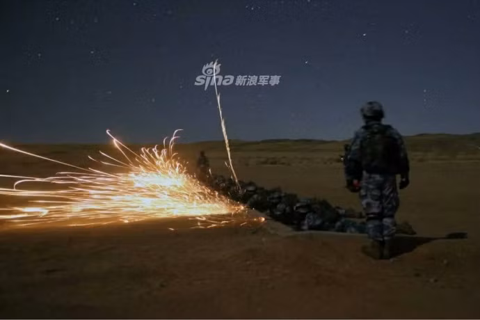 Thêm vào đó là mức độ khắc nghiệt của một quốc gia có lãnh thổ rộng lớn cũng khiến cho binh lính Trung Quốc đóng quân xa nhà rất khó khăn để thích nghi. Nguồn ảnh: Sina.