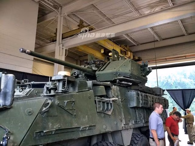 Và tới khi Quân đội Mỹ trang bị cho Stryker một tháp pháo 30mm họ kỳ vọng rằng nó sẽ giải quyết một phần nào đó yêu cầu hỗ trợ hỏa lực trên chiến trường của lính Mỹ vốn dựa vào không quân hay pháo binh quá nhiều. Nguồn ảnh: Sina.