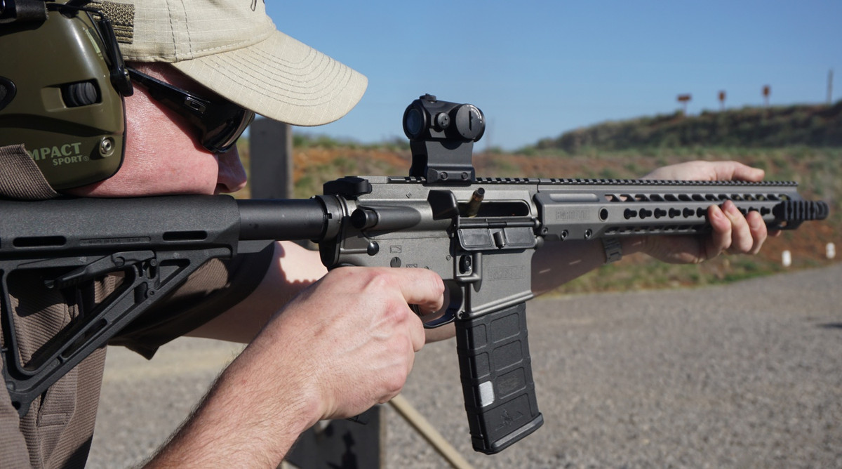 Hiện tại, khẩu súng này vẫn còn một số lượng lớn trôi nổi trên thị trường tự do, tuy nhiên, hãng Barrett đã chính thức chấm dứt quá trình sản xuất và kinh doanh loại súng này trên cả hai thị trường quốc phòng và tự do. Trong tương lai, nếu có một khẩu súng nào đó muốn được coi là "con lai" của khẩu M-16 và AK-47, chắc chắn nó sẽ phải mang thiết kế của khẩu súng Liên Xô thay vì một thiết kế Mỹ vốn đã bị đánh giá là "kém" suốt nửa thế kỷ qua. Nguồn ảnh: Tube.