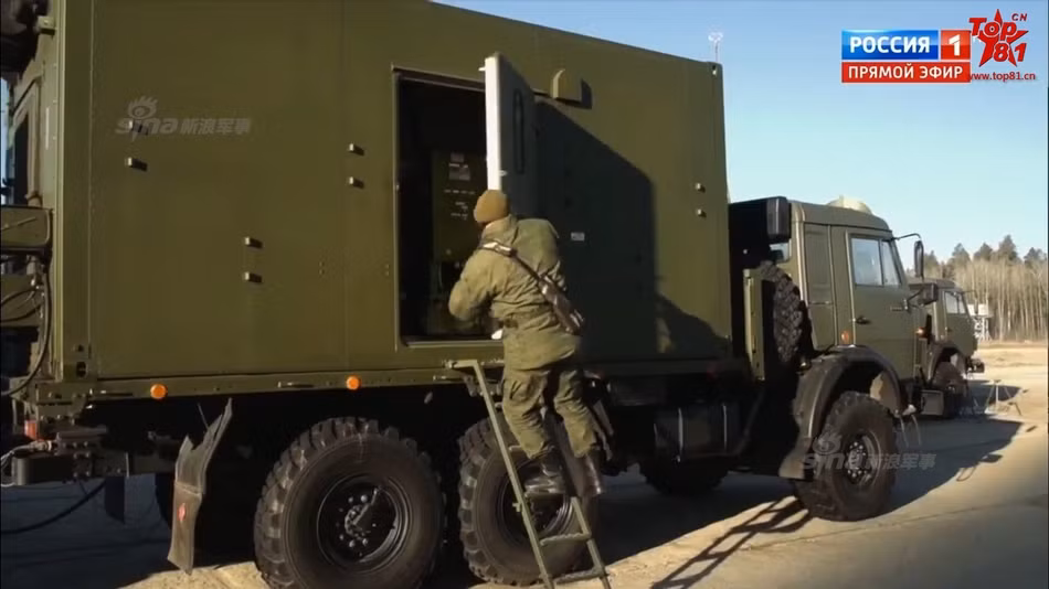 Cụ thể, việc tập trung một nguồn năng lượng cực lớn trong thời gian ngắn yêu cầu vấn đề pin dự trữ phải có dung lượng rất lớn. Tuy nhiên thời gian tái nạp cho các viên pin này lại phải cực ngắn, để có thể thực hiện tiếp phát bắn thứ hai ngay sau khi khai hỏa lần đầu tiên. Nguồn ảnh: Russia.