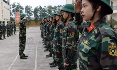 Nắng thao trường. Nguồn ảnh: Sina.