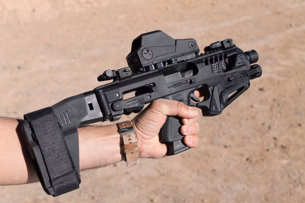 Trong thời buổi các loại súng ngắn có chế độ bắn tự động đang ngày càng được sử dụng nhiều như hiện nay, việc kết hợp nó với những thiết bị RONI Stabilizer chắc chắn sẽ biến những khẩu súng ngắn bắn tự động đó thành một khẩu súng tiểu liên cực kỳ lợi hại. Nguồn ảnh: Armlist.