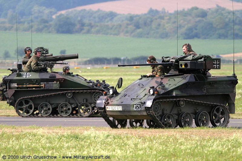 Tuy vậy, với trọng lượng quá nhẹ của mình - tối đa chỉ khoảng 4 tấn, Weisel hoàn toàn có thể vận chuyển được bằng trực thăng một cách đơn giản, thậm chí là vận chuyển hẳn vài chiếc một lúc nếu trực thăng đủ khỏe. Nguồn ảnh: Military.