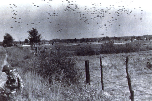 Chiến dịch Market Garden được coi là thất bại sau khi quân Đồng Minh không thể hoàn thành mục tiêu đánh chiếm được các cây cầu qua sông Meuse và sông Rhine, quân Anh thậm chí còn bị đánh bật ra khỏi vị trí và phải rút lui hoàn toàn. Nguồn ảnh: History.