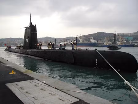 Hai tàu ngầm này thực chất là tàu ngầm do Hải quân Mỹ thiết kế và đóng theo lớp Tench từ thời Chiến tranh Thế giới thứ 2. Nguồn ảnh: Submarine.