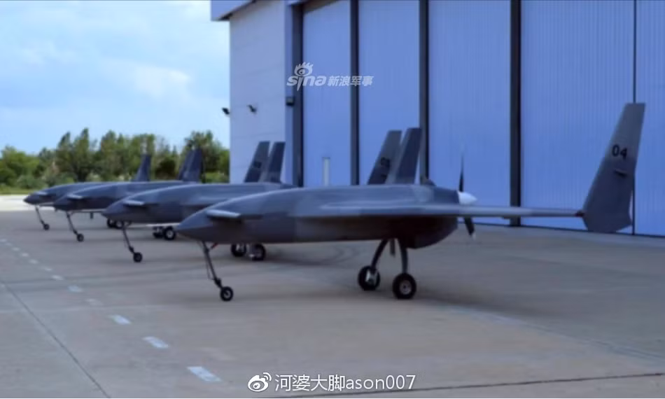 Theo đó nền tảng chính của lực lượng máy bay không người lái (UAV) của Không quân Nigeria là các mẫu UAV do Trung Quốc sản xuất, nổi bật nhất trong số đó là những chiếc UAV CASC Rainbow (biệt danh Cầu Vồng) với biến thể CH-A3. Nguồn ảnh: Ason.
