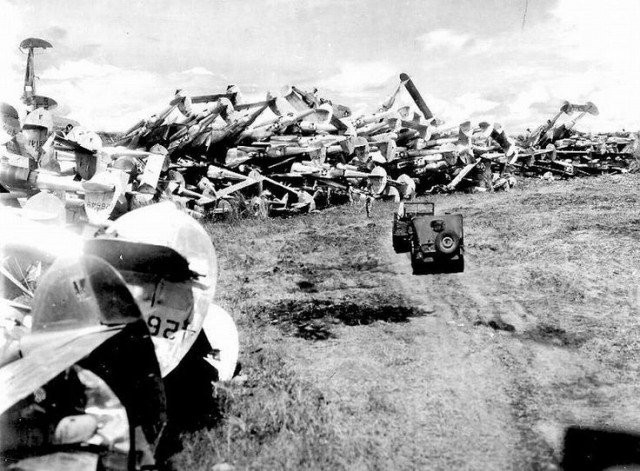 Đến những năm 50, hầu như toàn bộ số máy bay bị thải loại từ sau Chiến tranh Thế giới thứ 2 đã bị tái chế hết. Nguồn ảnh: Warhistory.