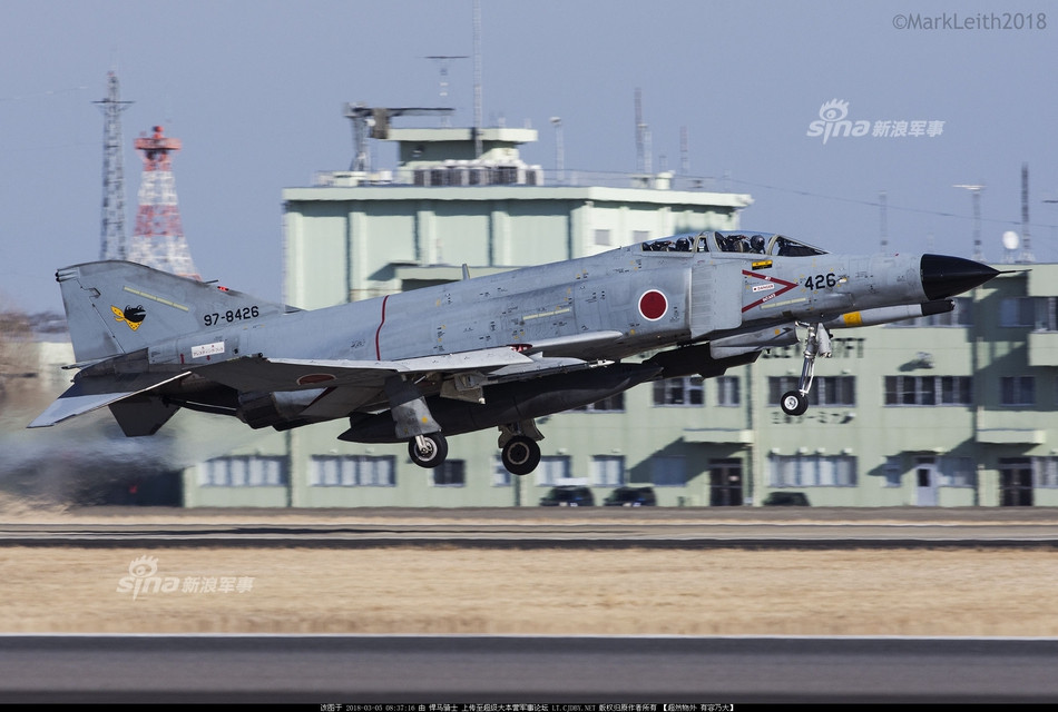 Việc chương trình F-35 bị chậm trễ dẫn đến hiệu quả tất yếu đó là những chiếc F-4 cổ lỗ xĩ sẽ phải kéo dài tuổi thọ thêm nữa trước khi có đủ số lượng F-35 thay thế cho chúng. Nguồn ảnh: Sina.