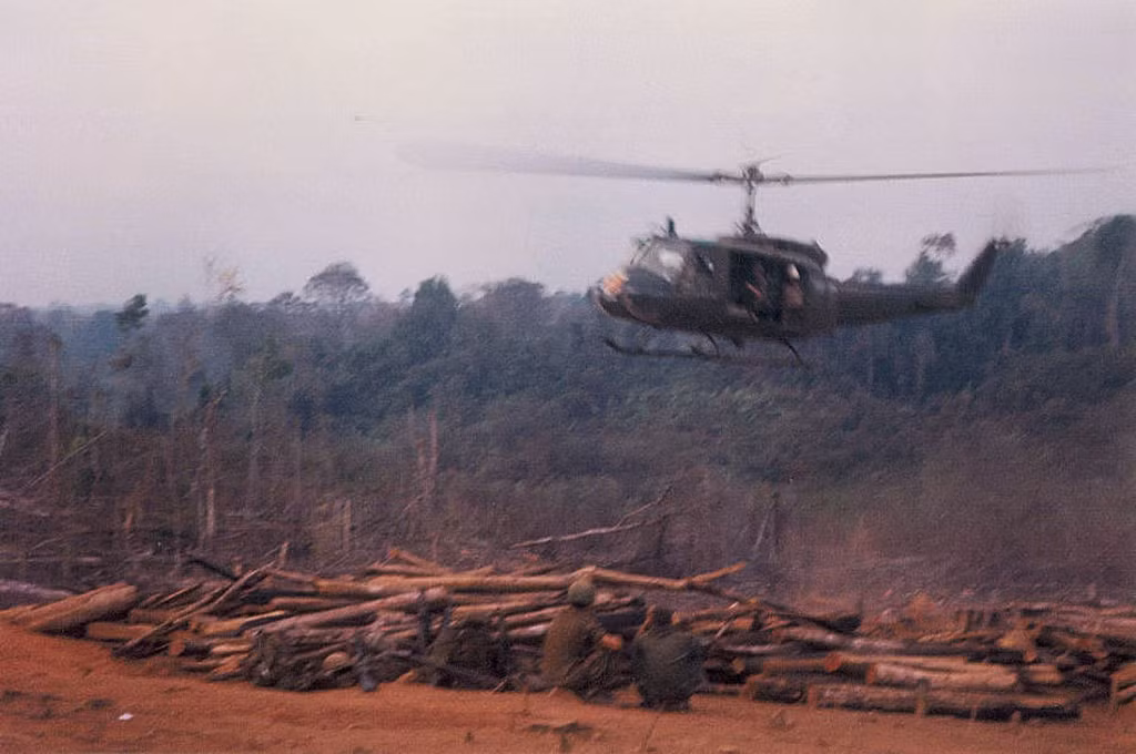 Tuy nhiên, do các tuyến đường trên vùng cao này còn rất thô sơ nên để đảm bảo hậu cần, quân đội Mỹ chủ yếu sử dụng các đơn vị không vận. Nguồn ảnh: Flickr.