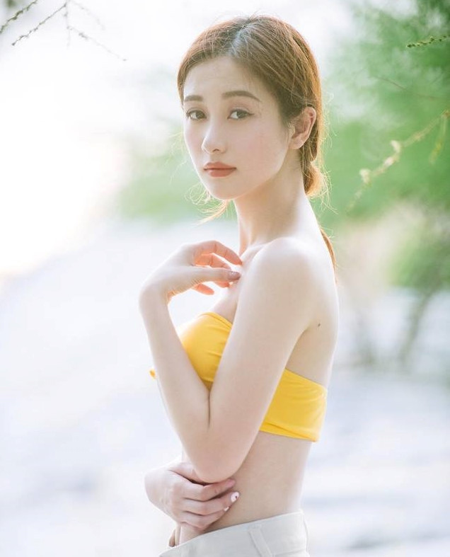 Khác với một số hot girl khác, Jun Vũ không ngần ngại chia sẻ cô làm ngực cách đây một tháng. Jun Vũ đã suy nghĩ rất lâu trước khi làm đẹp, hoàn thiện bản thân hơn để theo con đường nghệ thuật. 9X nói không quá quan tâm những ý kiến trái chiều và hài lòng với quyết định này.