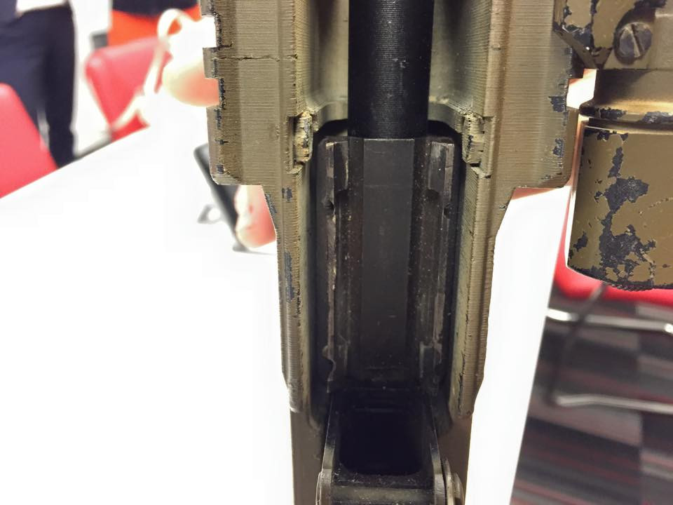 Theo Larry Vickers một vài chi tiết trên nguyên mẫu AK-74M này được tạo bằng công nghệ in 3D nhất các chi tiết ốp tay và rãnh kỹ thuật KeyMod. Nguồn ảnh: Larry Vickers.