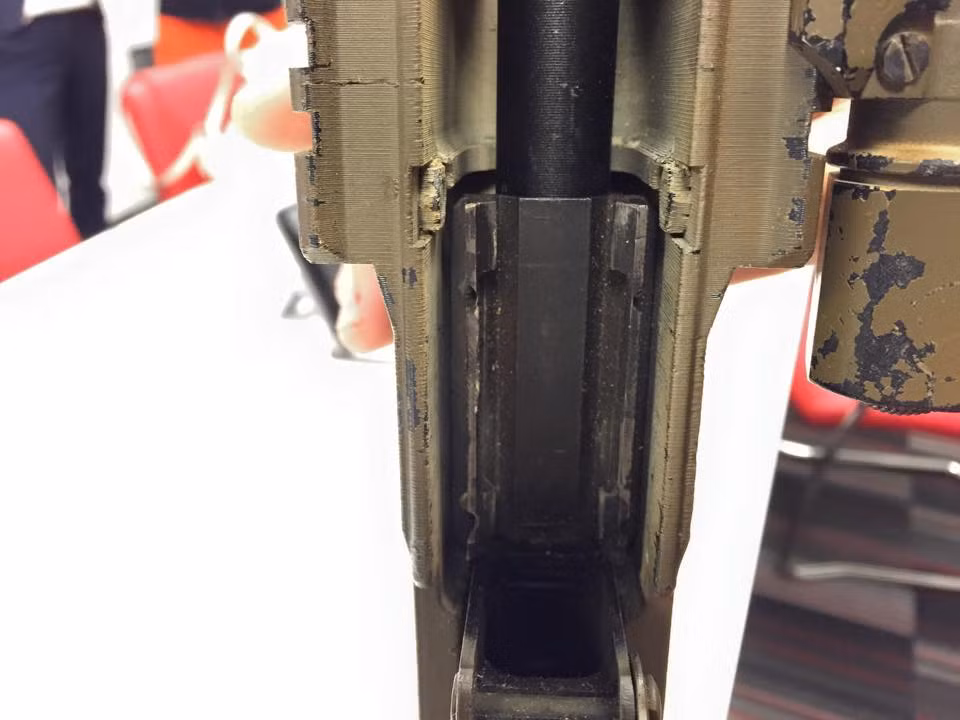 Theo Larry Vickers một vài chi tiết trên nguyên mẫu AK-74M này được tạo bằng công nghệ in 3D nhất các chi tiết ốp tay và rãnh kỹ thuật KeyMod. Nguồn ảnh: Larry Vickers.