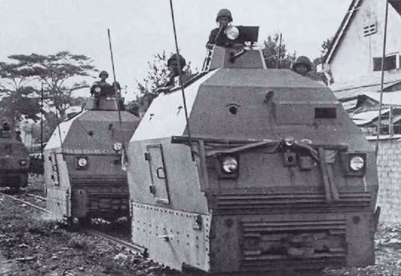 Những toa tàu bọc thép Wickham bắt đầu xuất hiện tại Việt Nam trong đầu những năm 1960, với nhiệm vụ chính là giúp quân đội ngụy Sài Gòn kiểm soát và tuần tra các tuyến đường sắt trọng yếu kéo dài từ Sài Gòn ra miền Trung Việt Nam. Nguồn ảnh: Flickr.